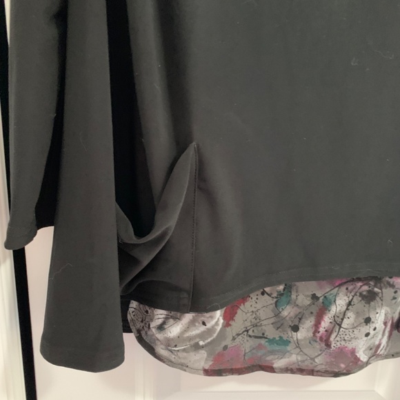 Sympli 16 black long sleeved back slit top - Picture 3 of 7